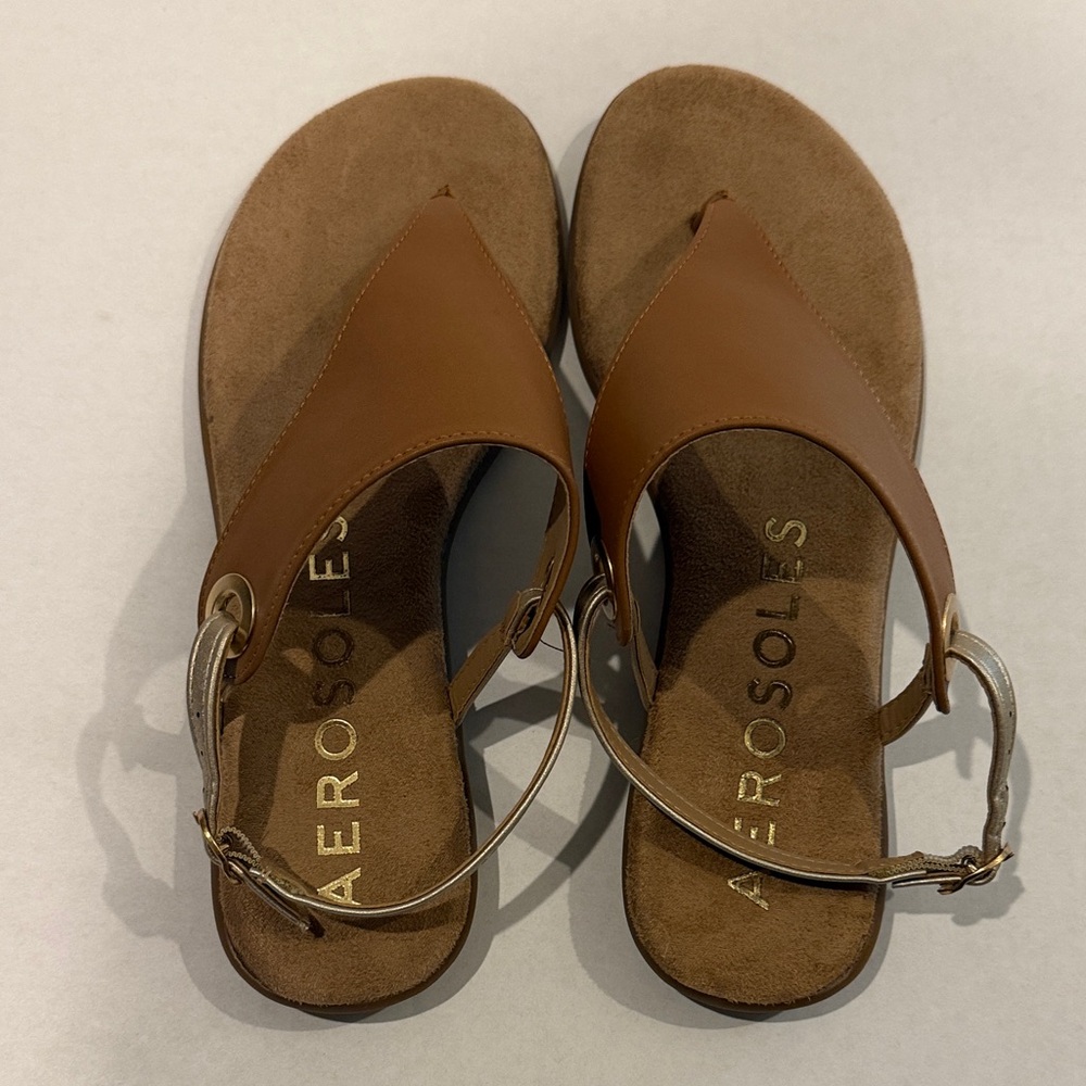 NWOT AEROSOLES Tan Leather Sandals With Gold Accents size 9